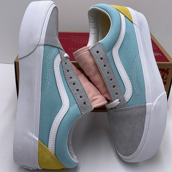 Vans WMNS Old Skool Platform (Color Block) Pastel/True
VN0A5KRG80J
Platforms - Picture 10 of 16